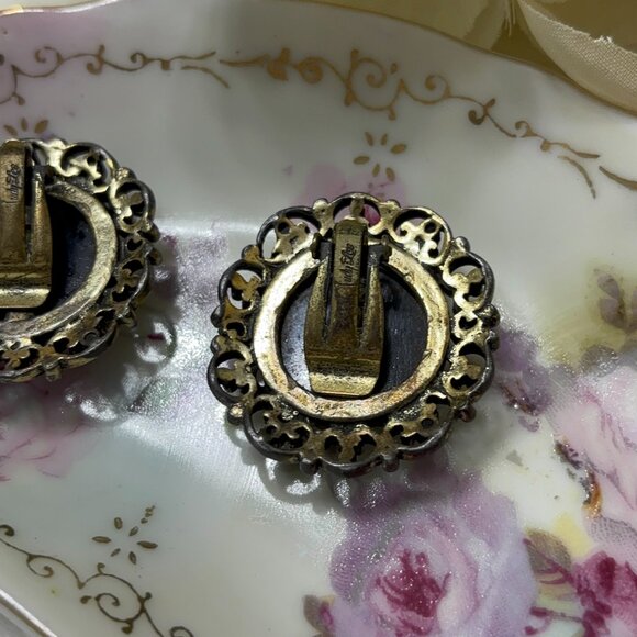 JUDY LEE CARNIVAL GLASS CLIP EARRINGS - Picture 7 of 8